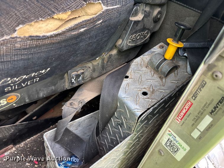 image for item YA0722 1999 Kenworth W900  semi truck