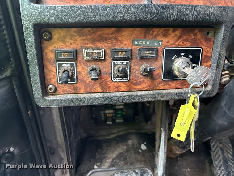 image for item YA0722 1999 Kenworth W900  semi truck