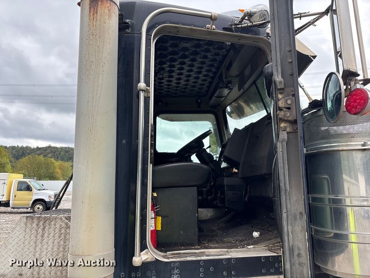 image for item YA0722 1999 Kenworth W900  semi truck