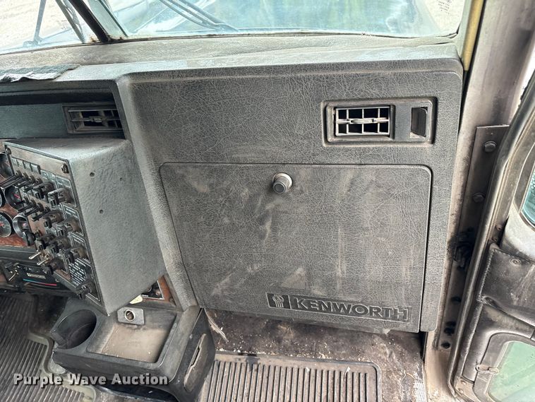 image for item YA0722 1999 Kenworth W900  semi truck