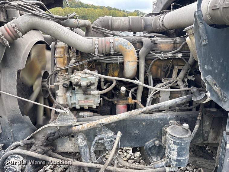 image for item YA0722 1999 Kenworth W900  semi truck