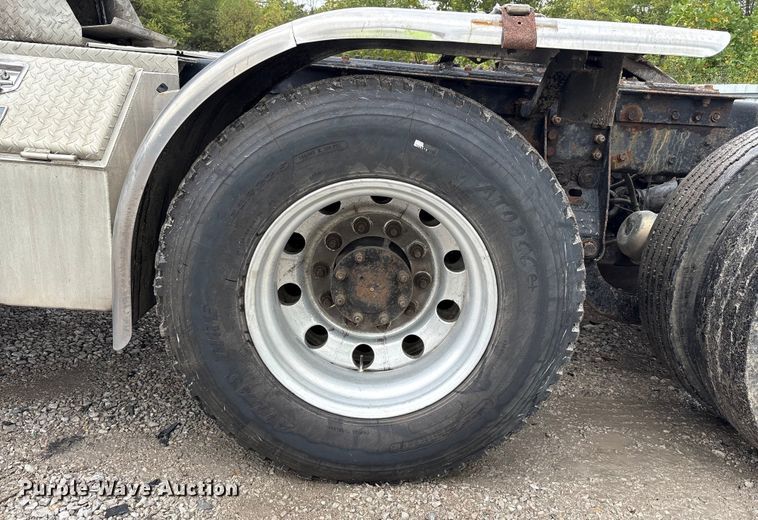 image for item YA0722 1999 Kenworth W900  semi truck