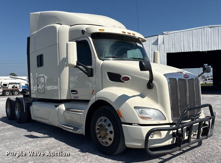 image for item YA0791 2017 Peterbilt 579 semi truck