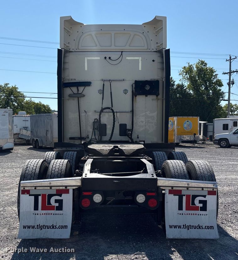 image for item YA0791 2017 Peterbilt 579 semi truck