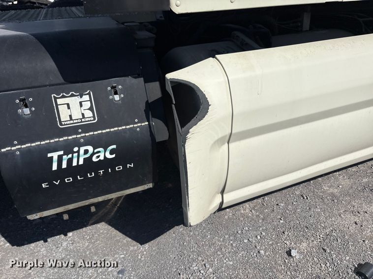 image for item YA0791 2017 Peterbilt 579 semi truck