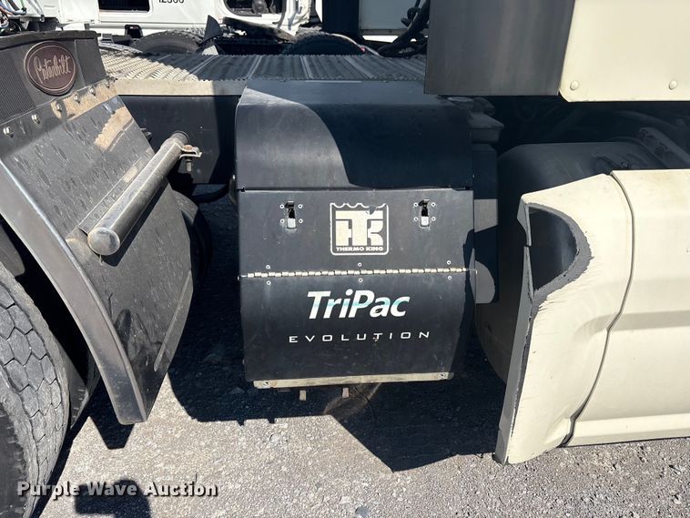 image for item YA0791 2017 Peterbilt 579 semi truck