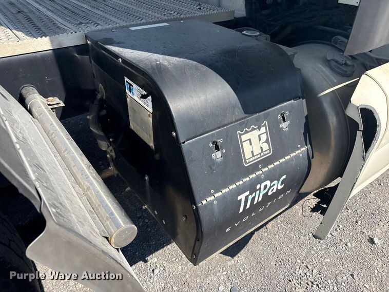 image for item YA0791 2017 Peterbilt 579 semi truck