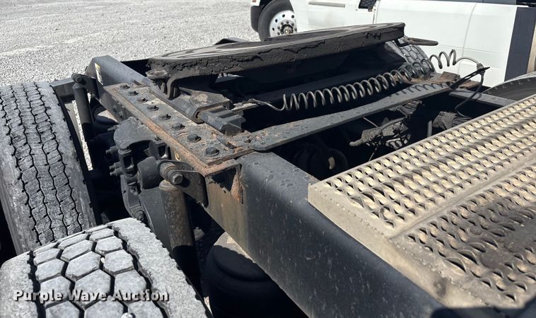 image for item YA0791 2017 Peterbilt 579 semi truck