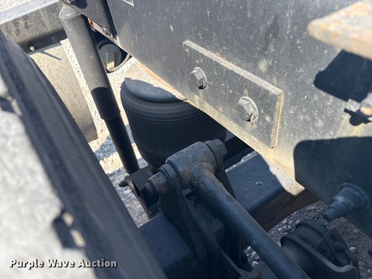 image for item YA0791 2017 Peterbilt 579 semi truck