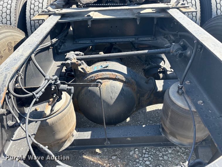 image for item YA0791 2017 Peterbilt 579 semi truck