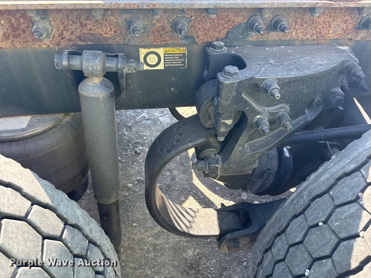 image for item YA0791 2017 Peterbilt 579 semi truck