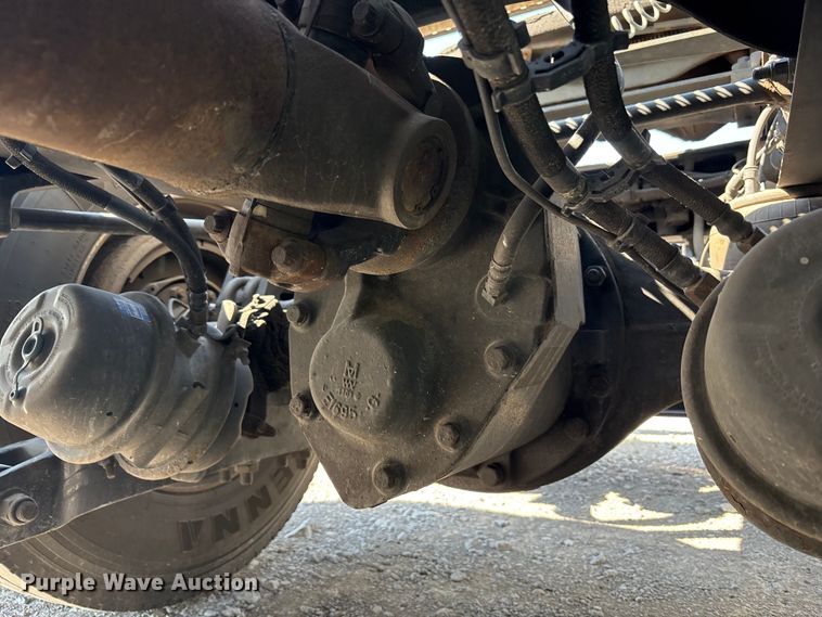 image for item YA0791 2017 Peterbilt 579 semi truck