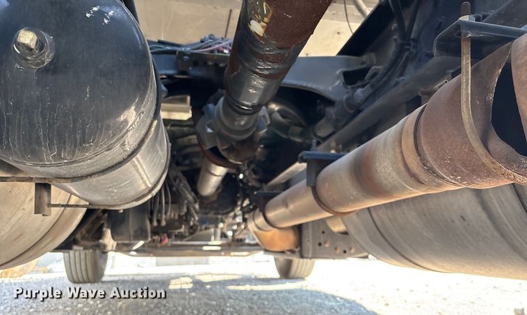 image for item YA0791 2017 Peterbilt 579 semi truck