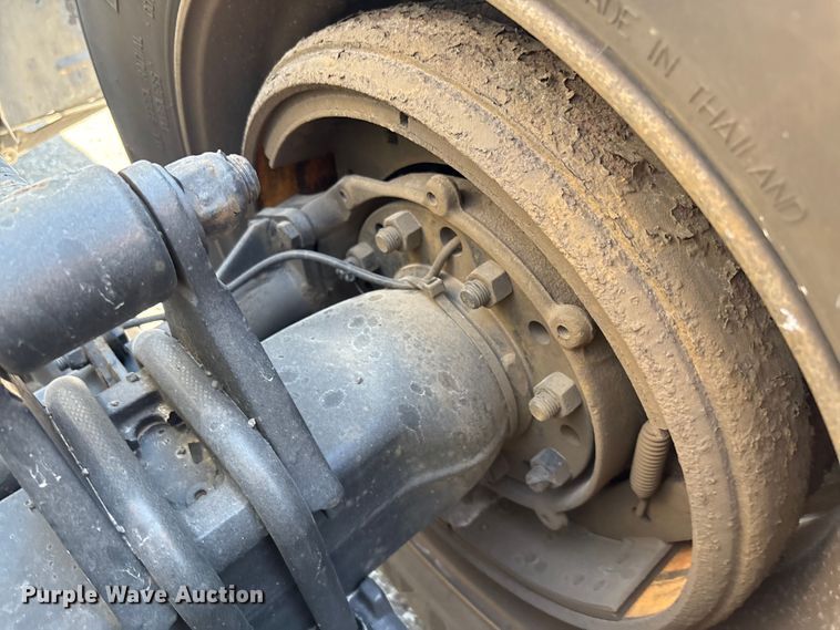 image for item YA0791 2017 Peterbilt 579 semi truck