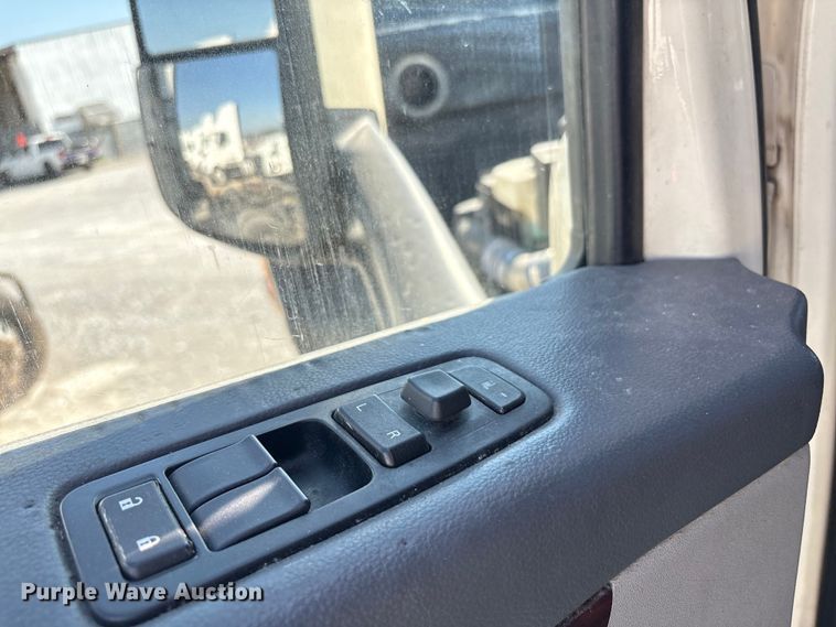 image for item YA0791 2017 Peterbilt 579 semi truck