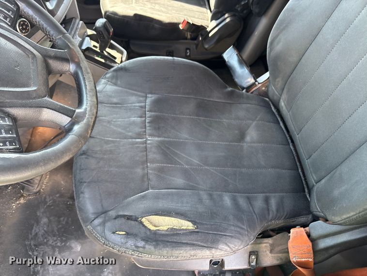 image for item YA0791 2017 Peterbilt 579 semi truck