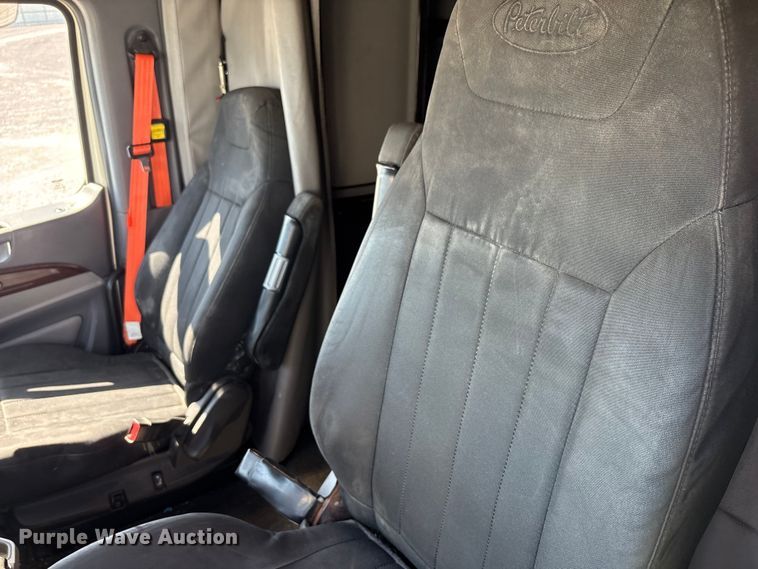 image for item YA0791 2017 Peterbilt 579 semi truck