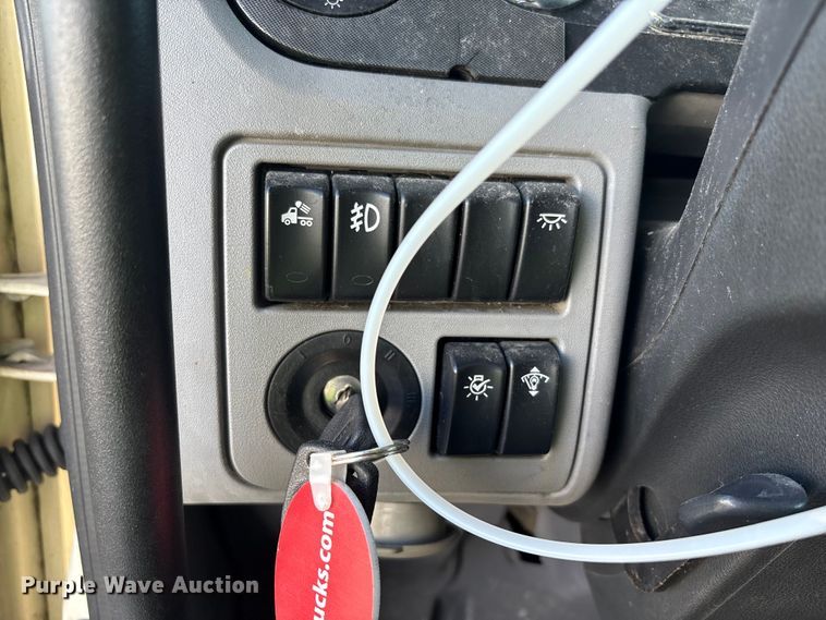 image for item YA0791 2017 Peterbilt 579 semi truck