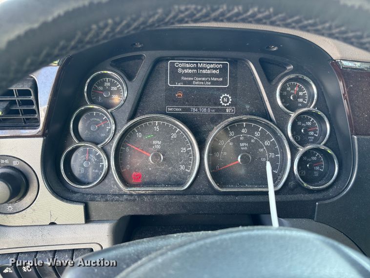 image for item YA0791 2017 Peterbilt 579 semi truck