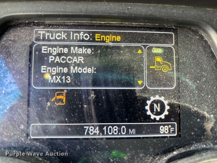 image for item YA0791 2017 Peterbilt 579 semi truck