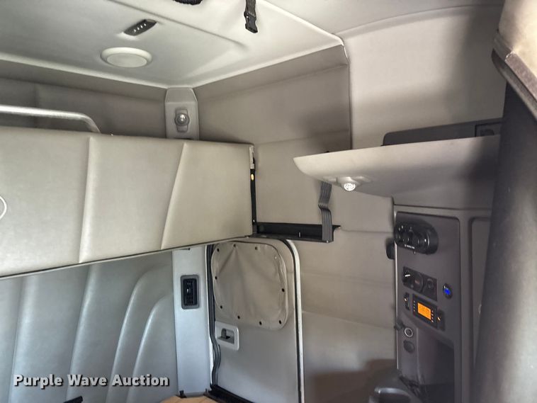 image for item YA0791 2017 Peterbilt 579 semi truck