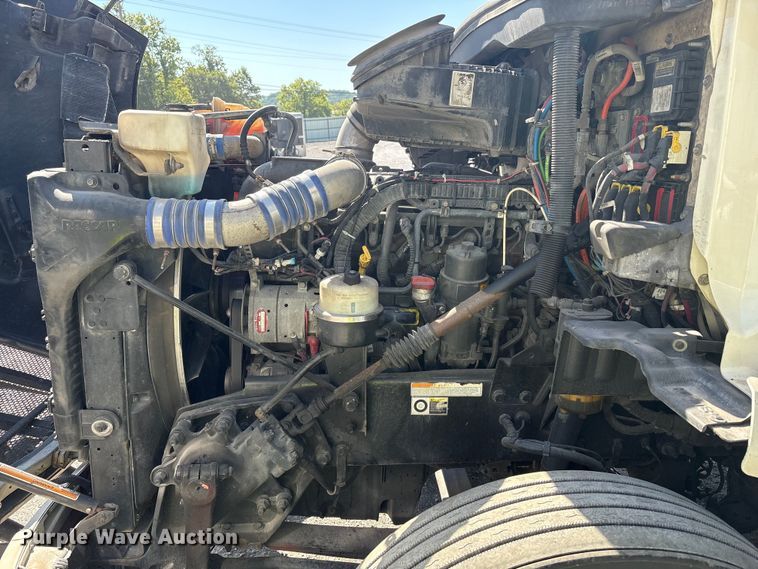 image for item YA0791 2017 Peterbilt 579 semi truck