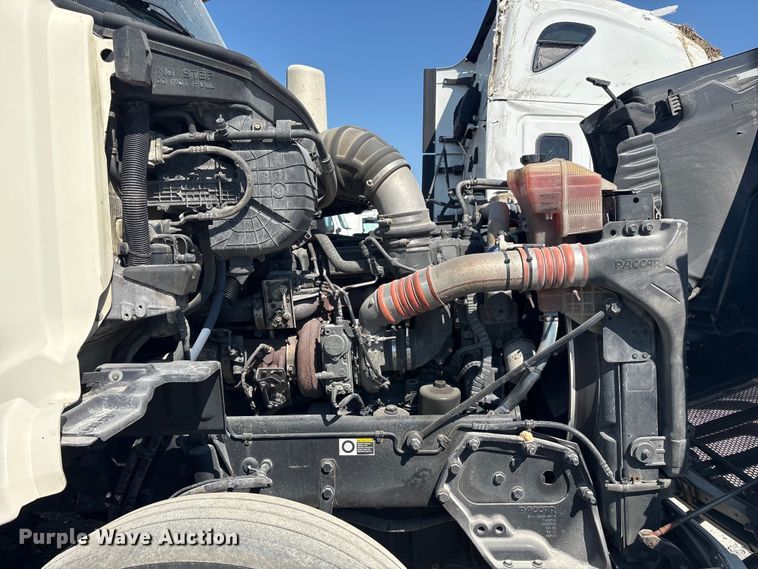 image for item YA0791 2017 Peterbilt 579 semi truck