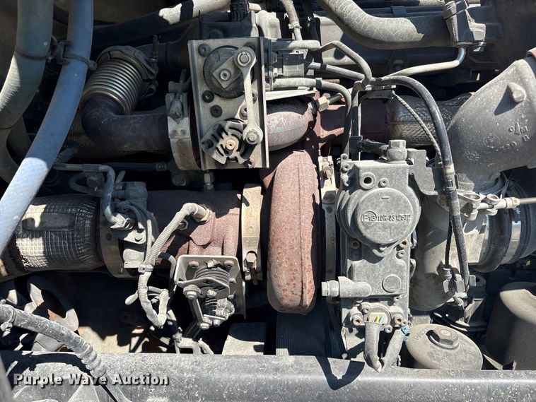 image for item YA0791 2017 Peterbilt 579 semi truck