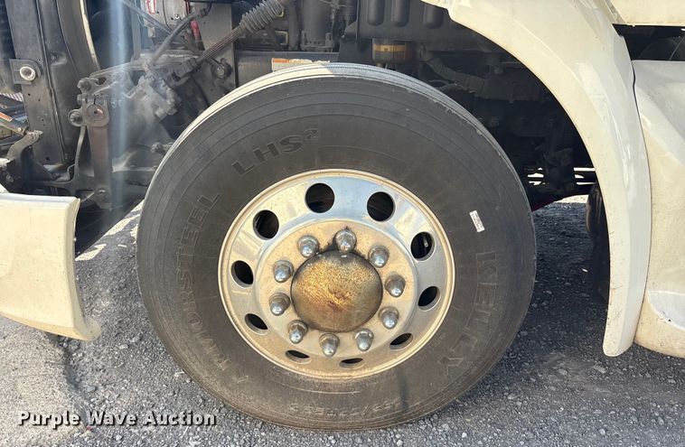 image for item YA0791 2017 Peterbilt 579 semi truck