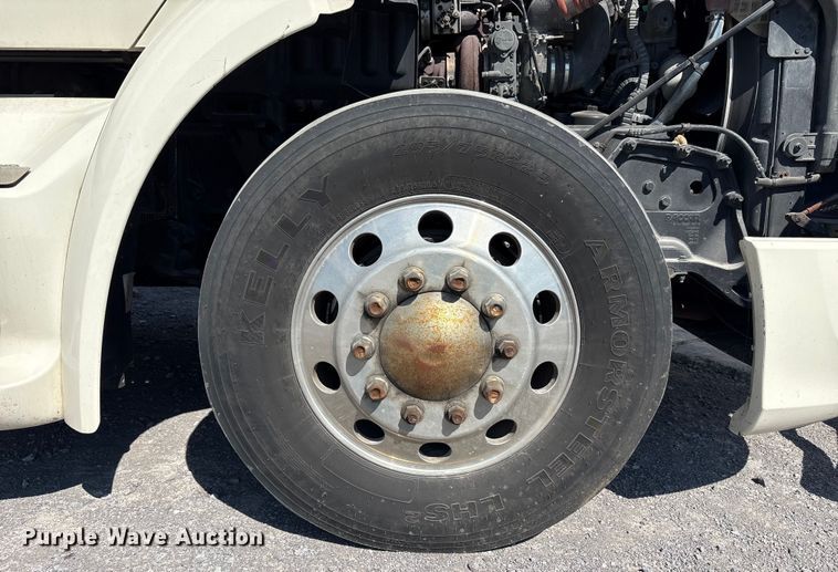 image for item YA0791 2017 Peterbilt 579 semi truck