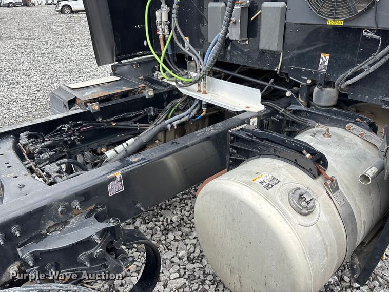 image for item YA0950 2019 Peterbilt 579 semi truck