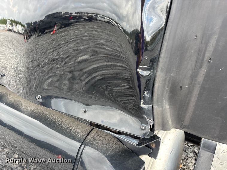 image for item YA0950 2019 Peterbilt 579 semi truck