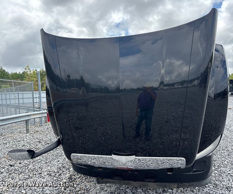 image for item YA0950 2019 Peterbilt 579 semi truck