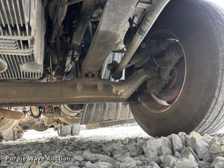 image for item YA0950 2019 Peterbilt 579 semi truck