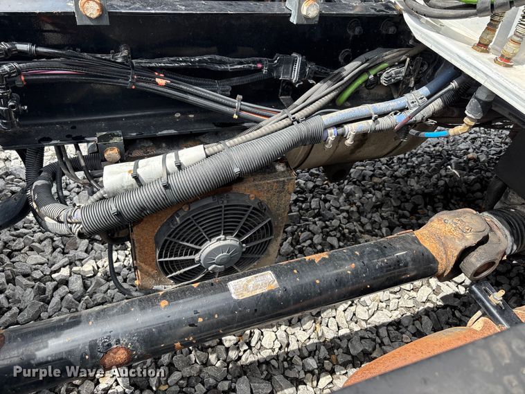 image for item YA0950 2019 Peterbilt 579 semi truck