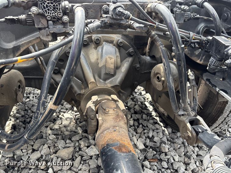 image for item YA0950 2019 Peterbilt 579 semi truck