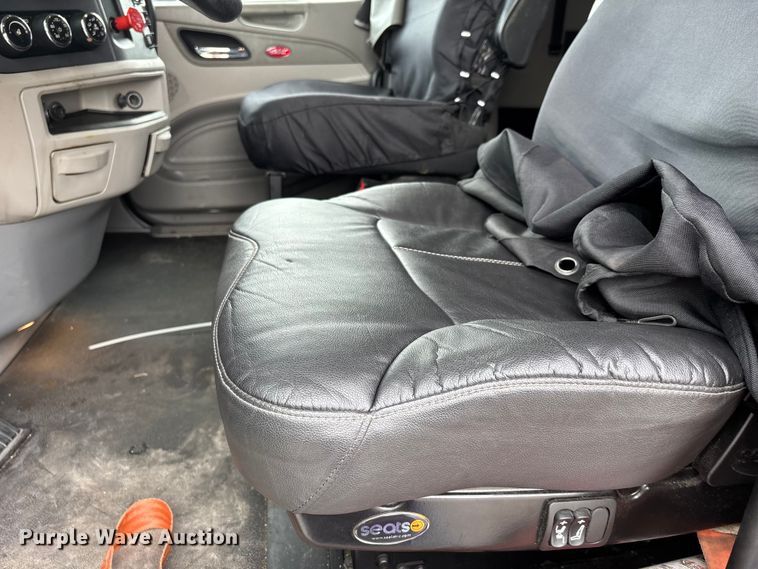 image for item YA0950 2019 Peterbilt 579 semi truck