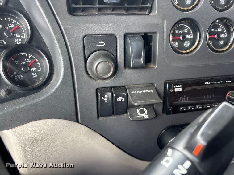 image for item YA0950 2019 Peterbilt 579 semi truck