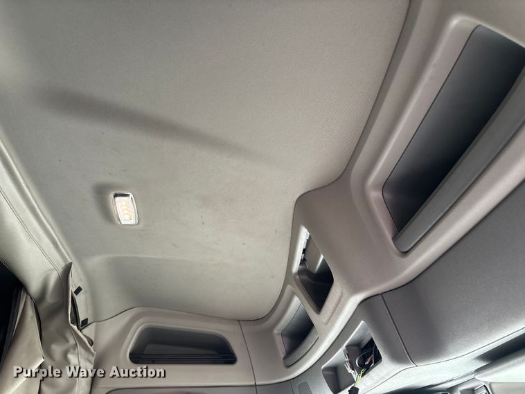 image for item YA0950 2019 Peterbilt 579 semi truck