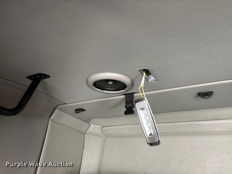 image for item YA0950 2019 Peterbilt 579 semi truck