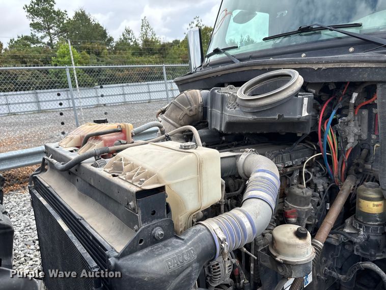 image for item YA0950 2019 Peterbilt 579 semi truck