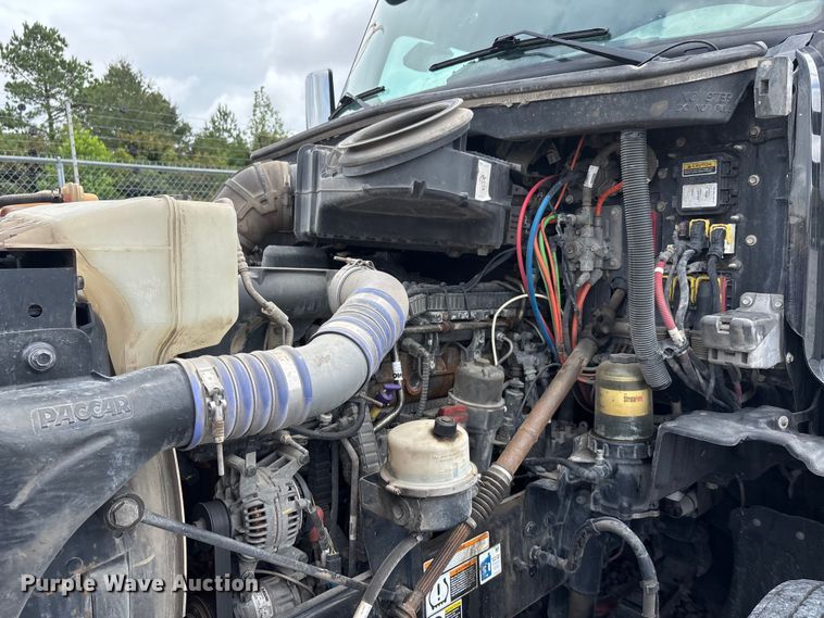 image for item YA0950 2019 Peterbilt 579 semi truck