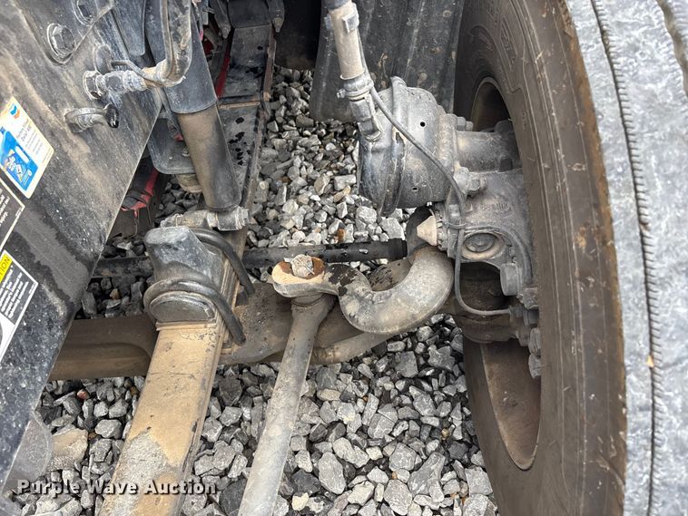 image for item YA0950 2019 Peterbilt 579 semi truck