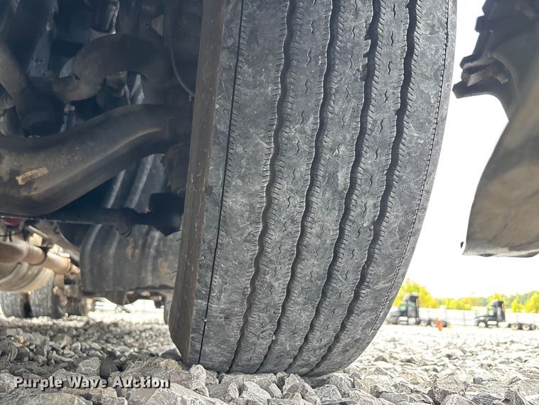 image for item YA0950 2019 Peterbilt 579 semi truck