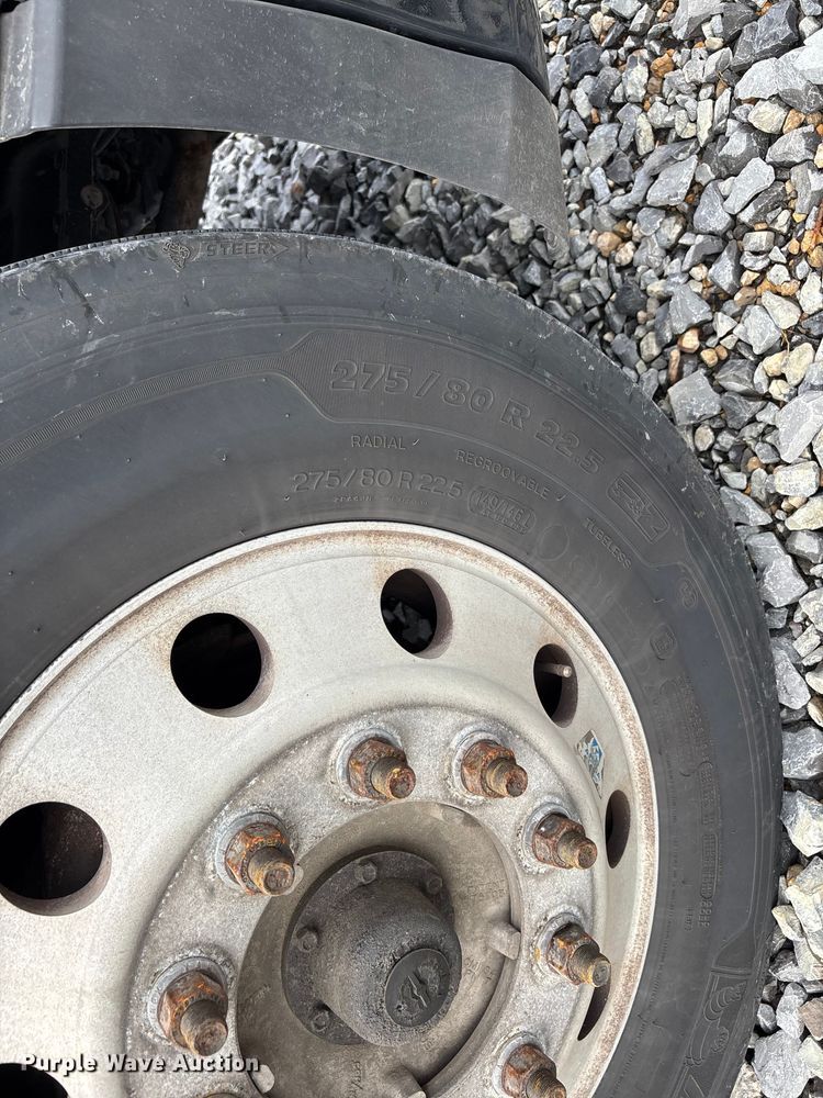 image for item YA0950 2019 Peterbilt 579 semi truck