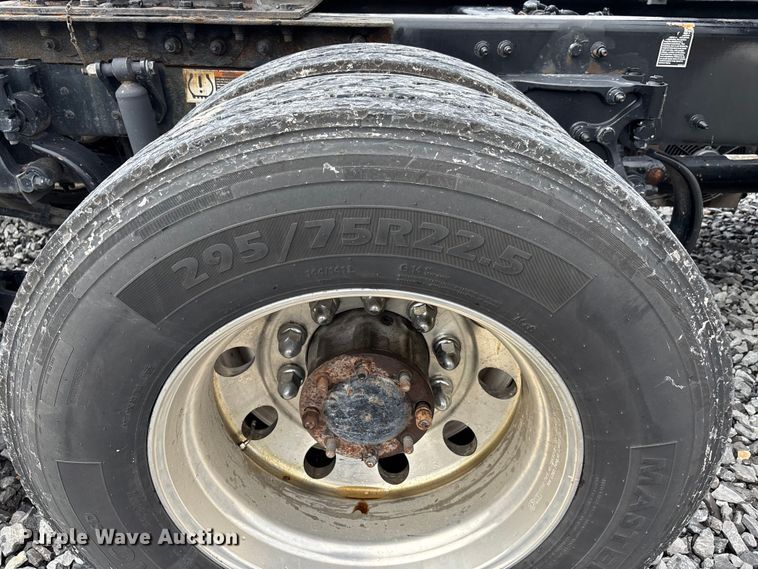 image for item YA0950 2019 Peterbilt 579 semi truck