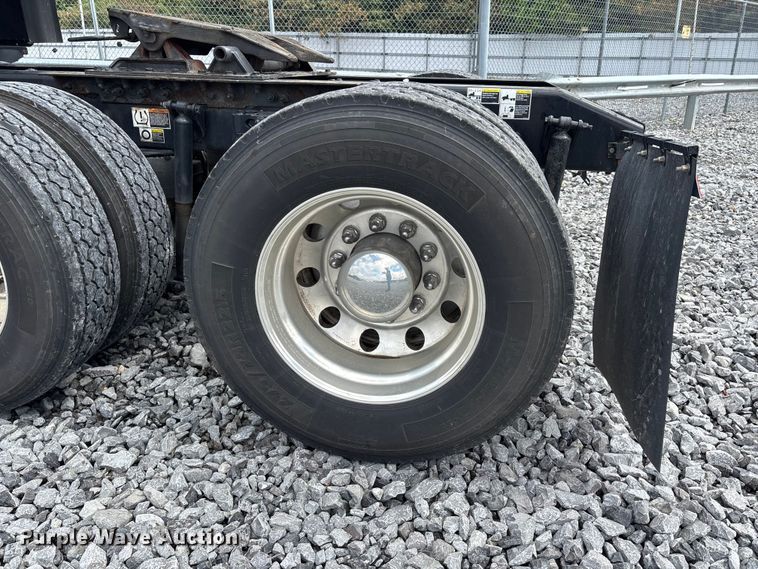 image for item YA0950 2019 Peterbilt 579 semi truck