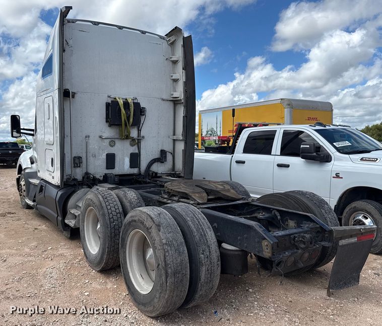 image for item YA1016 2016 Kenworth T680 semi truck