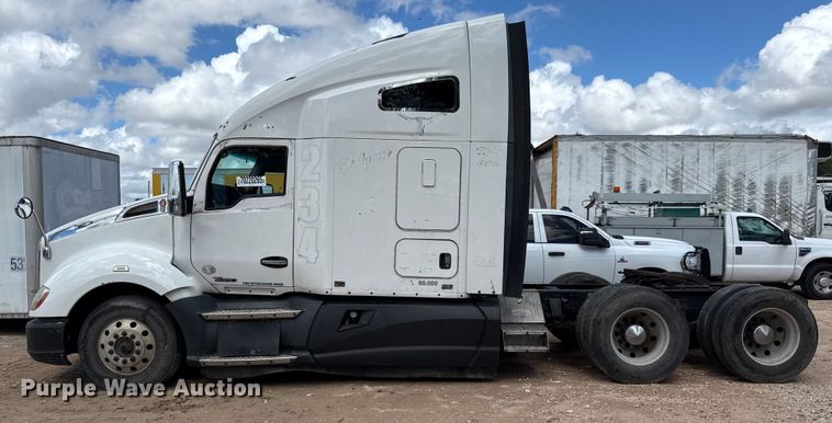 image for item YA1016 2016 Kenworth T680 semi truck