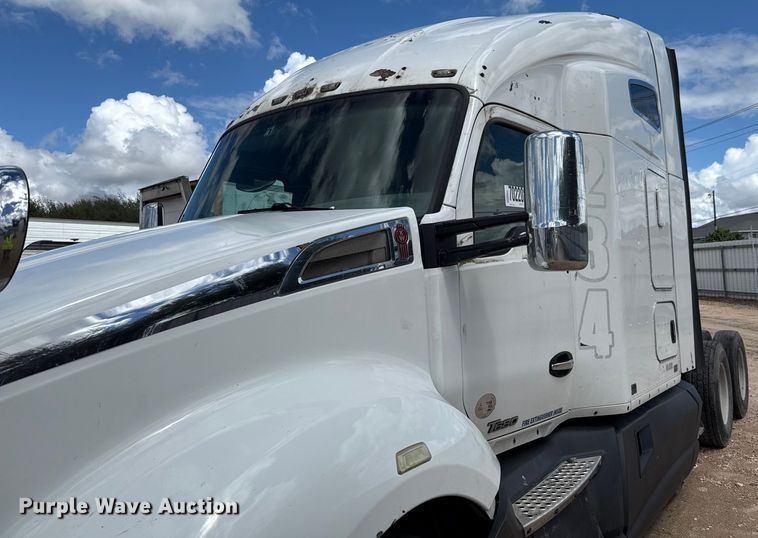 image for item YA1016 2016 Kenworth T680 semi truck